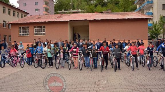 Öğrenciler Bisikletlerine Kavuştu