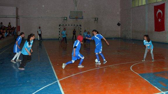 Çatak´ta Kızlar Futsal Turnuvasında Mücadele Etti