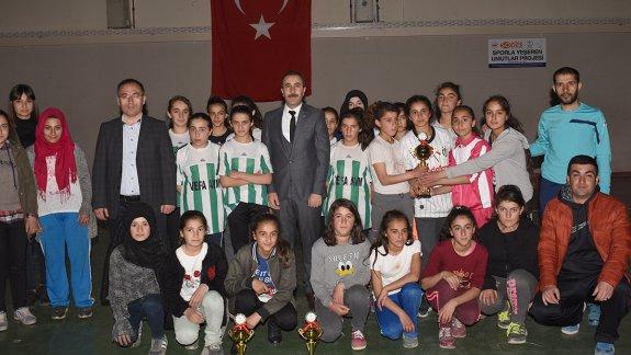 Kızlar Futsal Turnuvası Düzenlendi