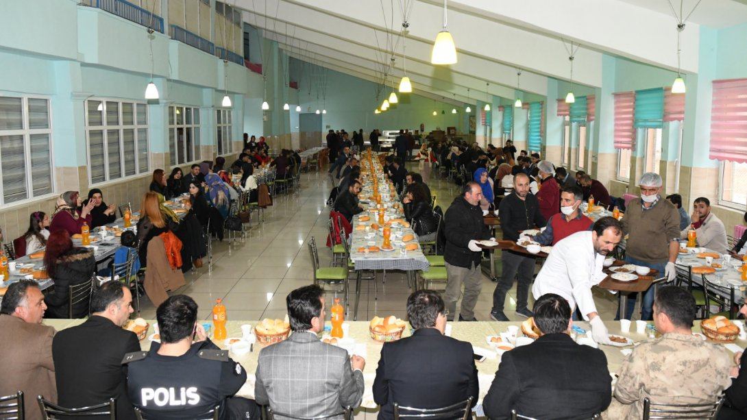Öğretmenler Onuruna 24 Kasım Öğretmenler Günü Yemeği Düzenlendi