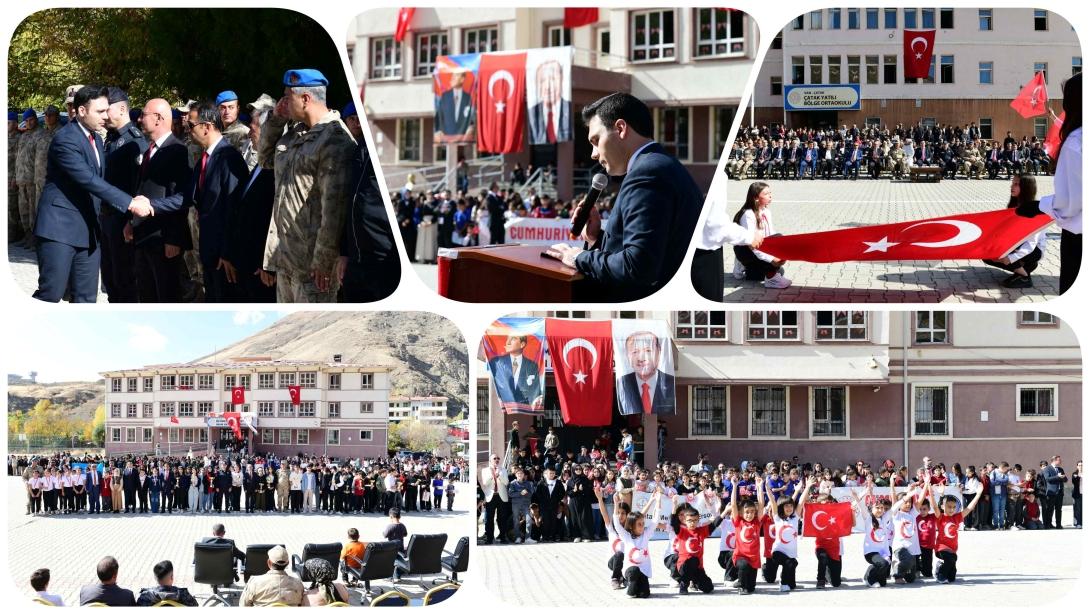 Cumhuriyetimizin 102. kuruluş yıl dönümü, ilçemizde düzenlenen coşkulu törenlerle kutlandı