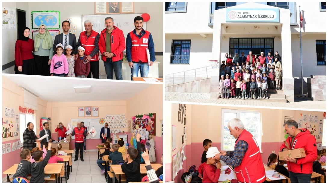 Kızılay'dan Çatak'taki Öğrencilere Anlamlı Destek