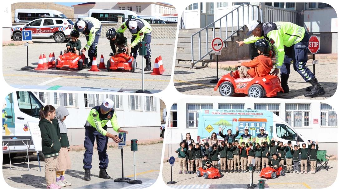 Çatak'ta Öğrencilere Uygulamalı Trafik Güvenliği Eğitimi